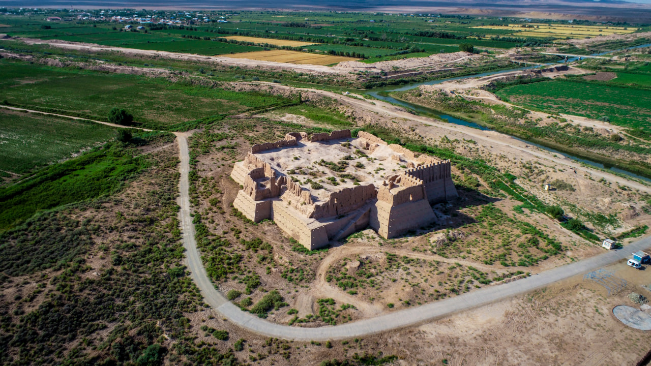 A Day Tour from Khiva: 5 Ancient Fortresses & Akhchakol Lake - slide 6